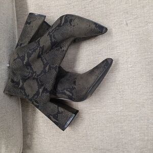 Co Wren Green Boots Size 37